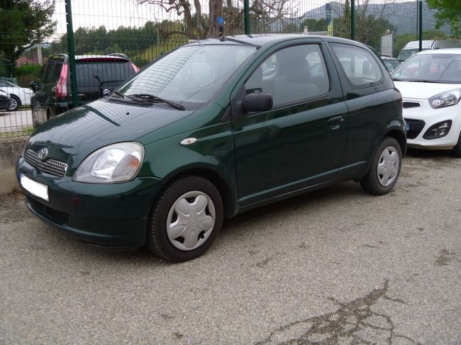 Vends TOYOTA YARIS aménagée avec cercle accélérateur et levier frein au volant HANDI MOBIL